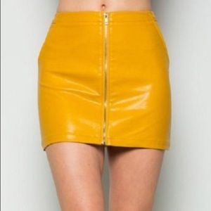 COMME USA Front Zip Mini Skirt Size Small | Mustard Yellow